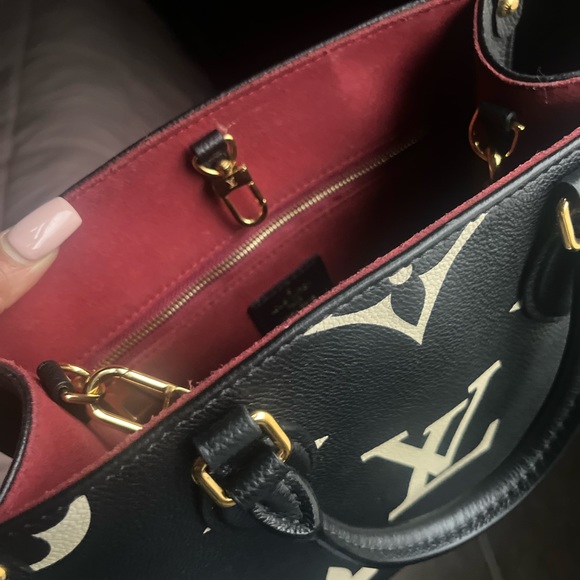 COPY - LOUIS VUITTON ON THE GO - Picture 6 of 6